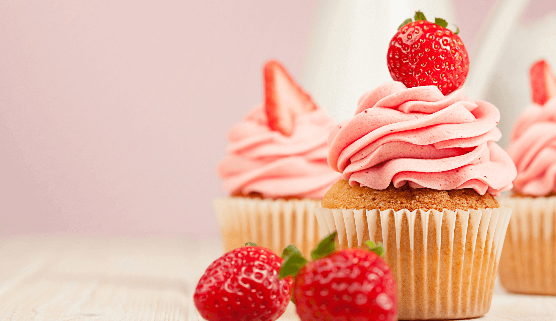 cupcake mit erdbeere blogqualitaet